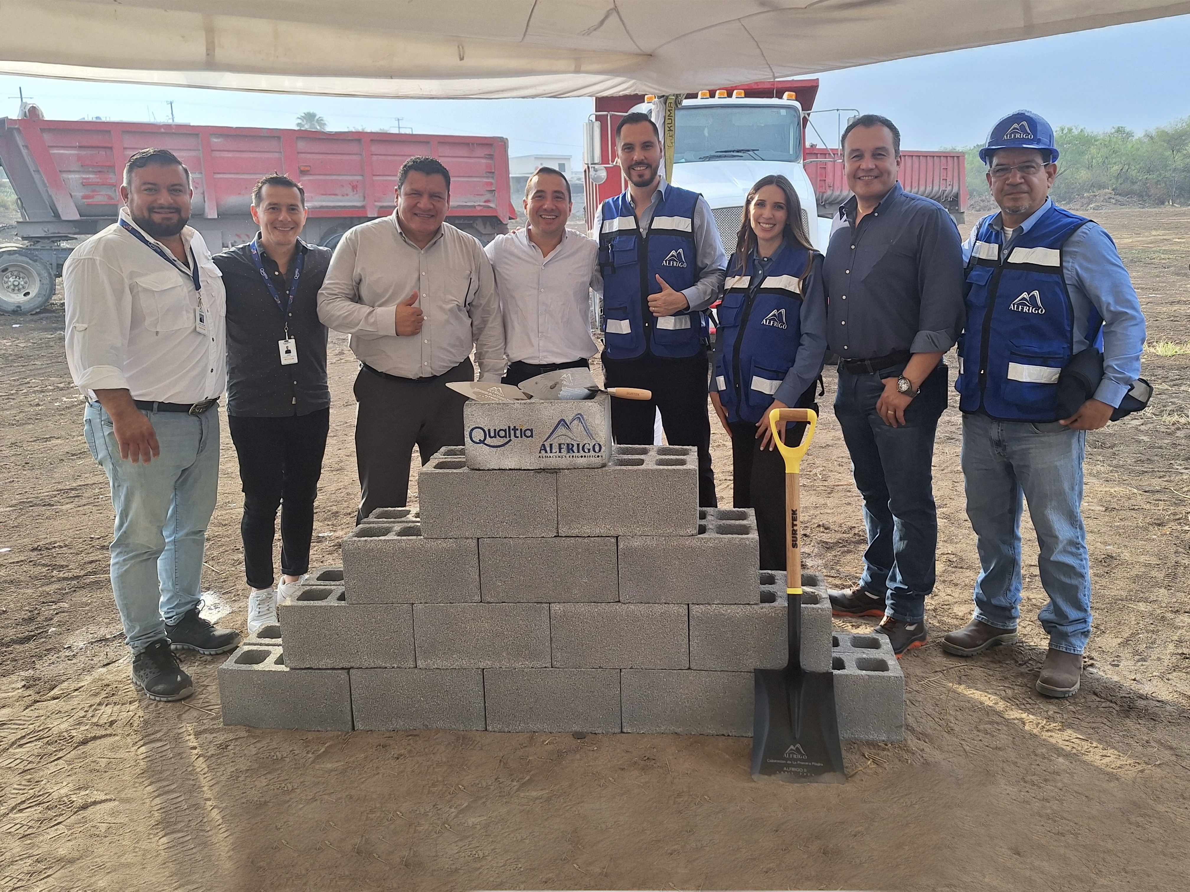 COLOCACIÓN DE LA PRIMERA PIEDRA